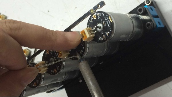 深圳機(jī)器人電機(jī)電機(jī)廠家為您解說(shuō)工業(yè)機(jī)器人電機(jī)控制原理